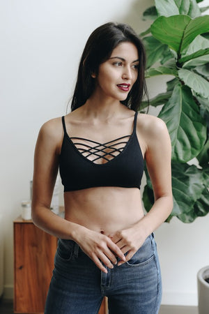 Open image in slideshow, Interwoven Strappy Front Bralette
